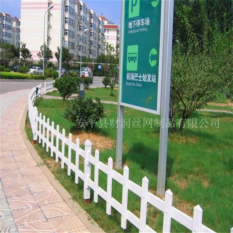 草坪護欄 現(xiàn)貨草坪隔離柵  安平財潤護欄廠批發(fā)草坪隔離柵
