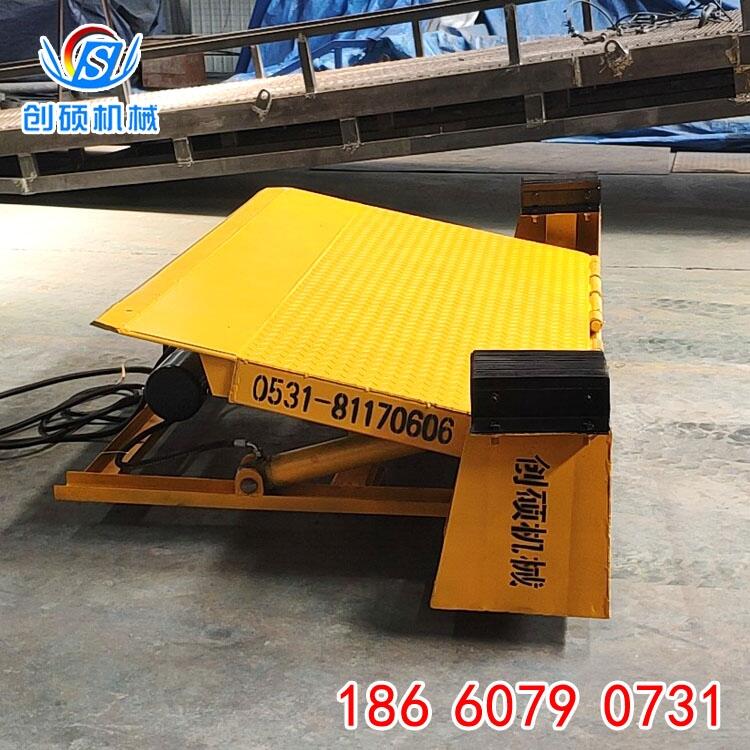山東廠(chǎng)家壁掛式登車(chē)橋 月臺(tái)倉(cāng)庫(kù)卸貨平臺(tái) 叉車(chē)物流集裝箱裝車(chē)神器