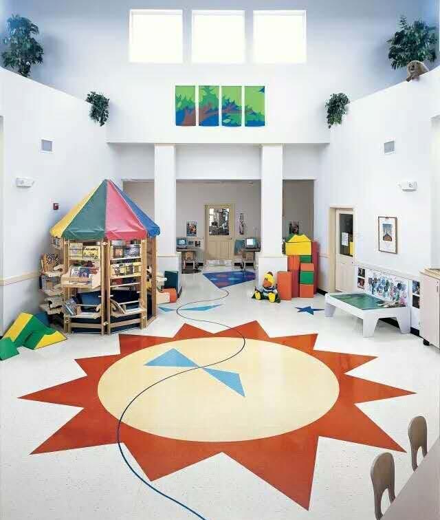 如何辨別幼兒園地板膠的優(yōu)劣性能？