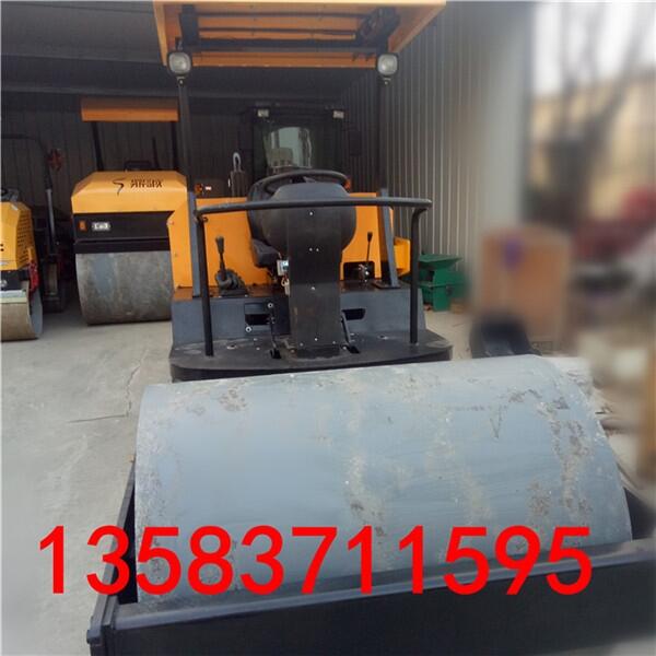 液壓轉(zhuǎn)向更輕松靈活輕松的鼎誠(chéng)3.5噸震動(dòng)壓路機(jī)廠家單鋼輪壓實(shí)壓土機(jī)現(xiàn)貨