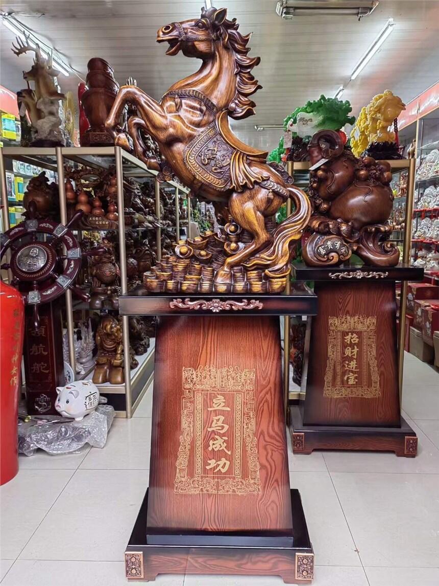 廣州供應(yīng) 寶馬納財(cái)樹脂工藝品 吉祥物擺件 公司店鋪喬遷開業(yè)賀禮定制