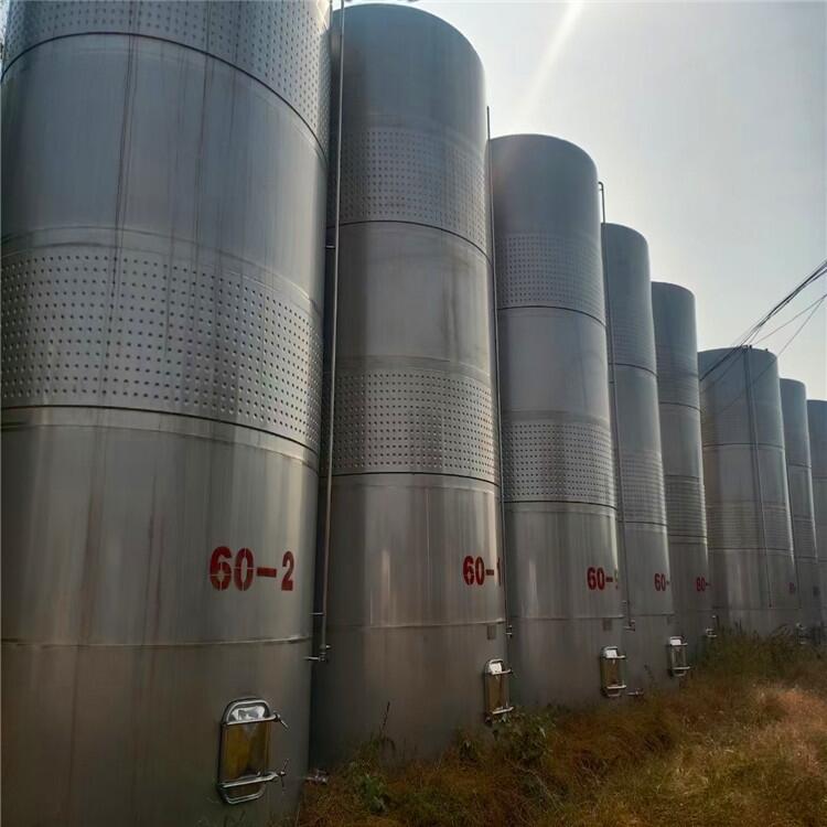 二手石油類不銹鋼罐,供應(yīng)二手3噸不銹鋼加熱保溫攪拌罐