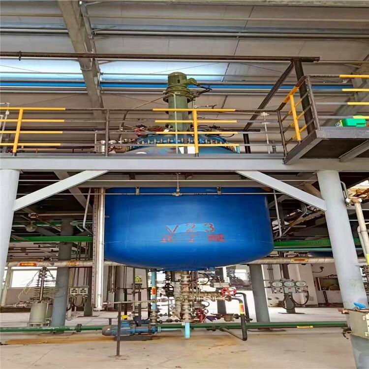 濟寧著急出售二手6噸不銹鋼盤管保溫攪拌罐,3000L搪瓷反應(yīng)釜