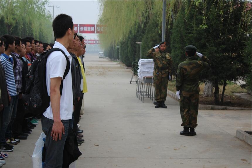 北京軍事拓展-北京拓展-企業(yè)軍訓(xùn)-軍創(chuàng)橄欖綠特訓(xùn)營(yíng)十年經(jīng)驗(yàn)，專職教練團(tuán)隊(duì)。