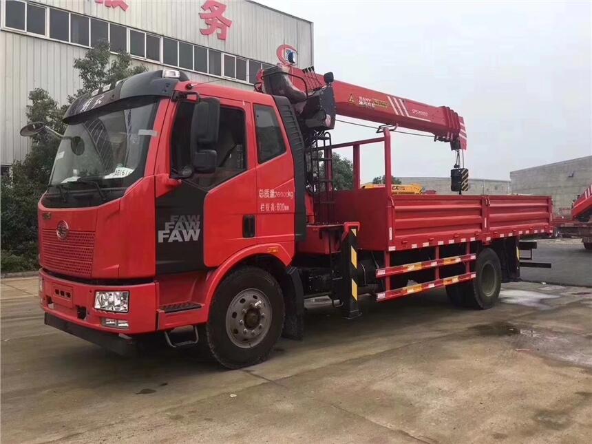 東風(fēng)天龍后八輪隨車吊15噸折壁隨車吊