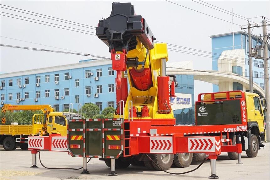 東風(fēng)天龍后八輪隨車吊12噸隨車吊