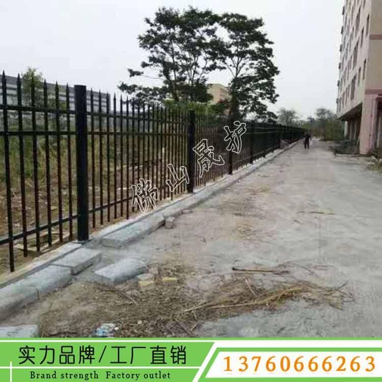 韶關(guān)鋅鋼護(hù)欄會(huì)生銹嗎 金屬防護(hù)欄屬于什么 鐵圍欄