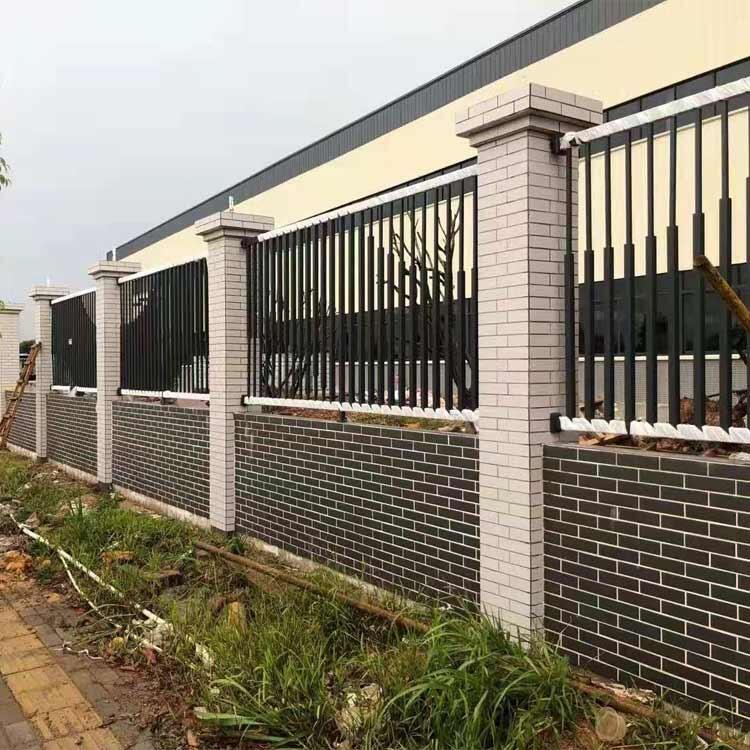 江門(mén)鐵藝圍欄價(jià)格 廠區(qū)圍墻欄桿安裝 鋅鋼柵欄圖片