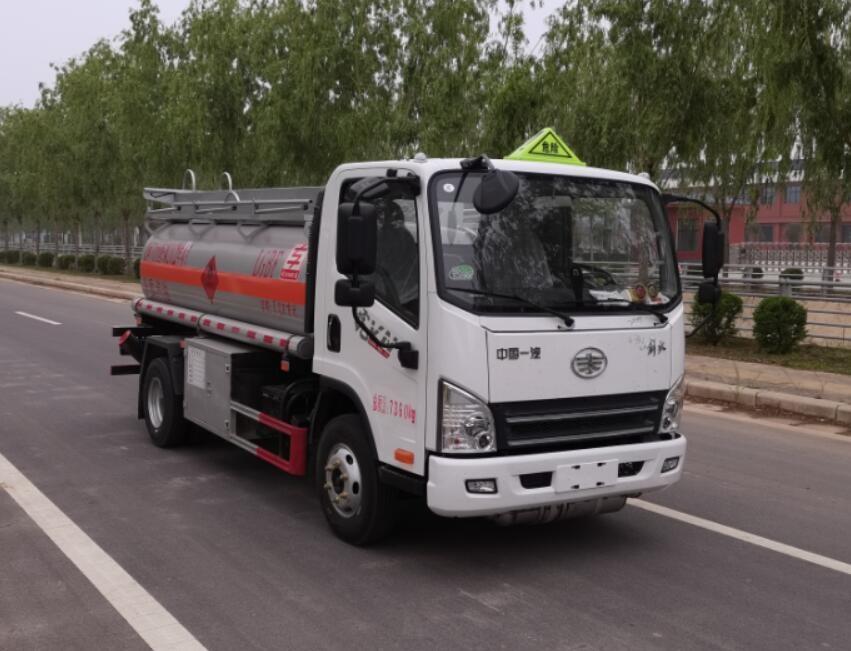 國六5.1立方汽油介質(zhì)解放5噸油罐車加油車報(bào)價(jià)
