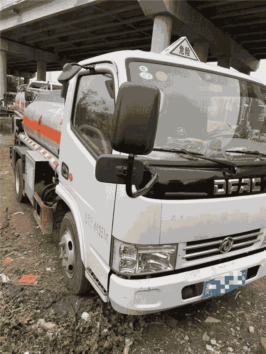 二手東風(fēng)2噸藍(lán)牌油罐車(chē)加油車(chē) 2019年11月貴州戶(hù) 帶大流量加油機(jī)