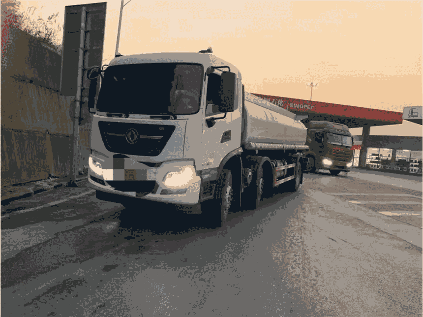 二手東風(fēng)天錦前四后四14噸普通液體罐式運(yùn)輸車(chē) 2021年9月湖南戶(hù)