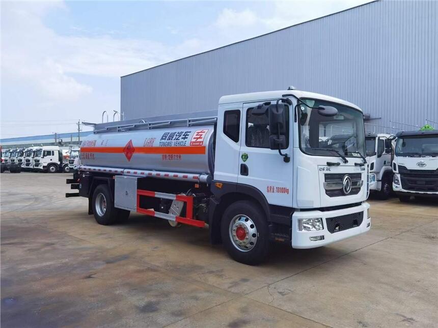 東風(fēng)D9,國六油罐車，裝10噸上高速不超載油罐車價(jià)格