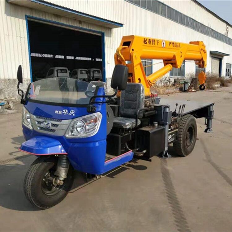 三輪車6噸吊車 藍(lán)牌國六吊車 濟寧廠家定制