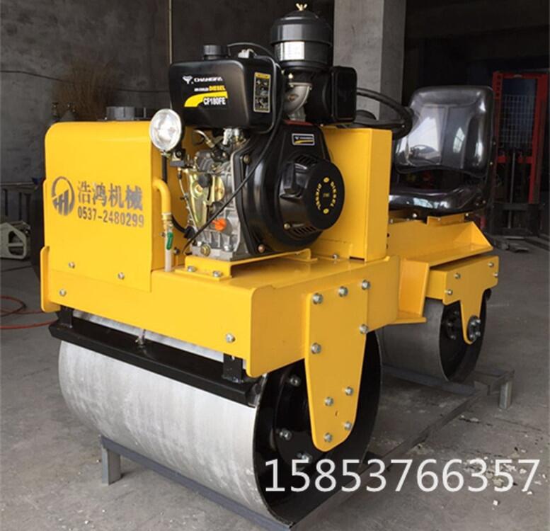 輪寬70公分的小型雙輪振動(dòng)壓路機(jī)