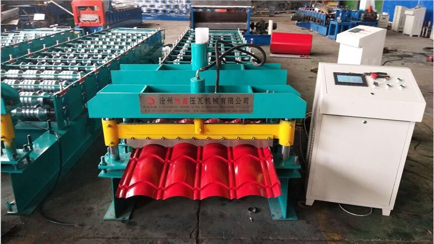 彩鋼瓦機(jī)器琉璃瓦機(jī)器地鑫壓瓦機(jī)