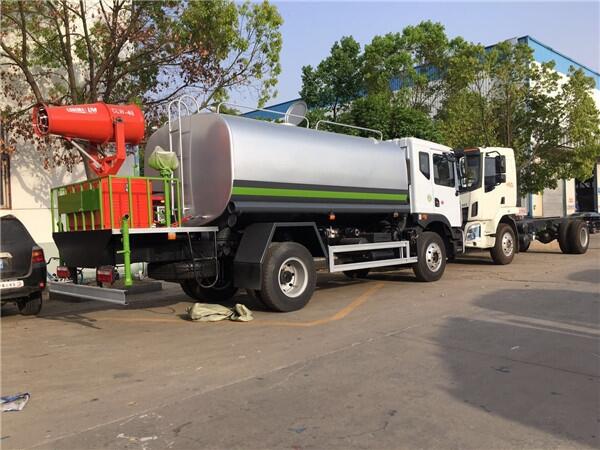 國三不上戶9方噴霧抑塵車小型霧炮車便宜的多少錢