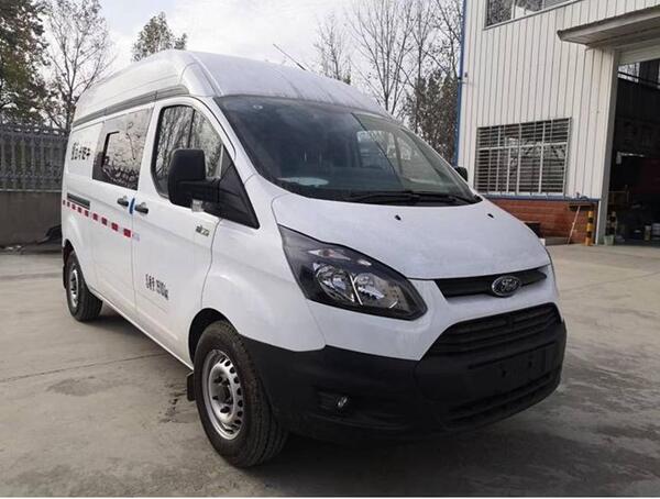 帶兩個(gè)制冷機(jī)組的福特全順疫苗冷鏈車，疫苗運(yùn)輸更有保障