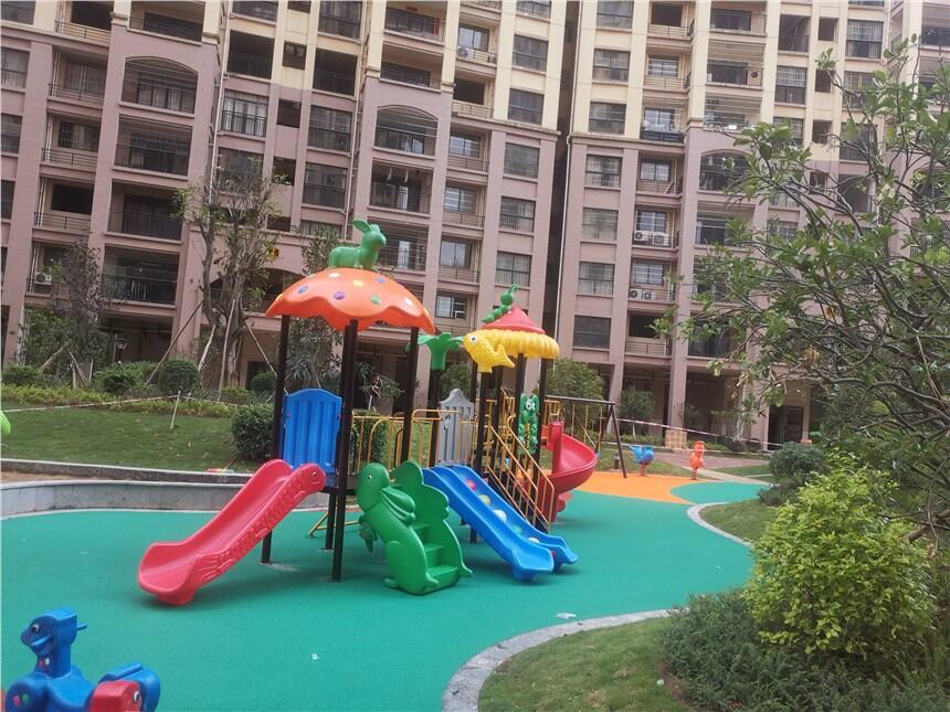 南寧兒童橡膠安全地墊批發(fā)，南寧戶(hù)外塑膠地板