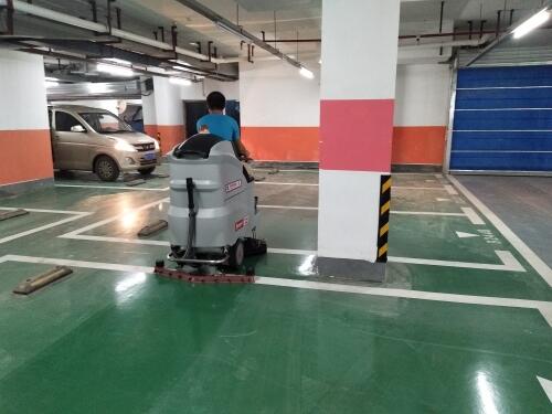 小區(qū)地下車庫保潔用性價比高的貴港駕駛式洗地機(jī)供應(yīng)商