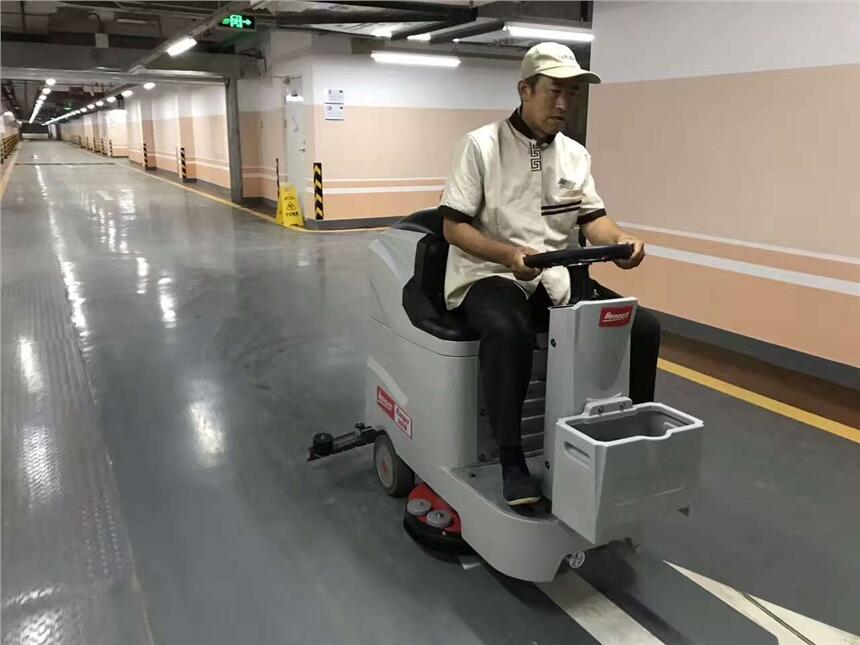 南寧駕駛式洗地機(jī)質(zhì)量可靠門(mén)店免費(fèi)試機(jī)