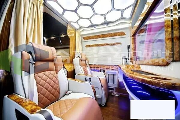 西安奔馳斯賓特合正改裝雅致旅居房車