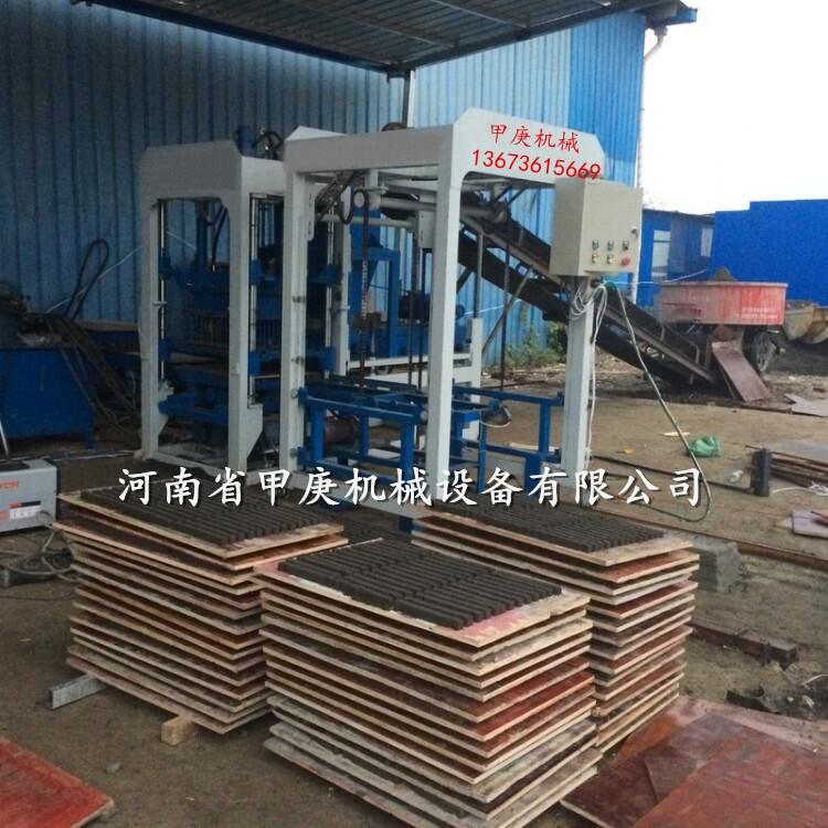 全自動(dòng)水泥內(nèi)撐機(jī)錢景無(wú)限 遼寧甲庚新型混凝土墊塊機(jī)廠家專業(yè)生產(chǎn)橫梁墊塊機(jī)
