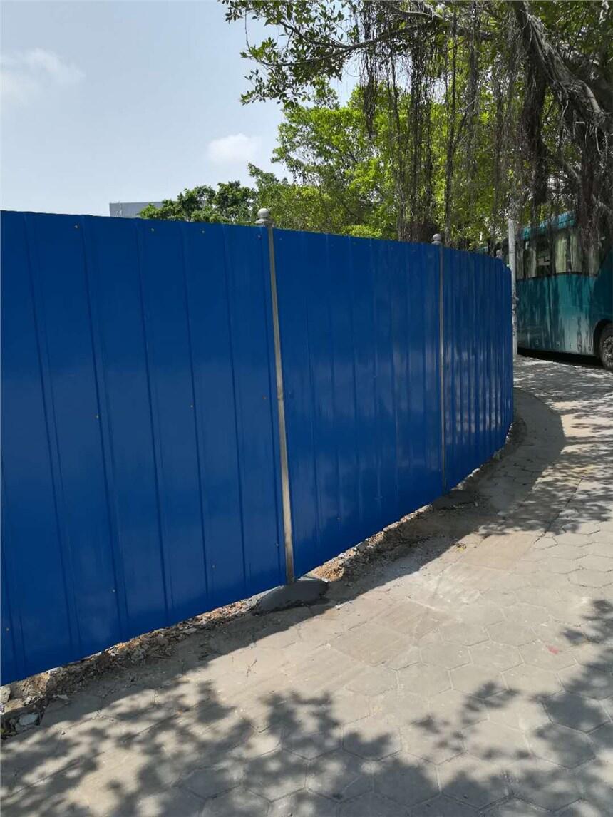 開平水井建筑工程臨時(shí)圍閉2米高彩鋼鐵皮圍檔廠家直銷  三包工程