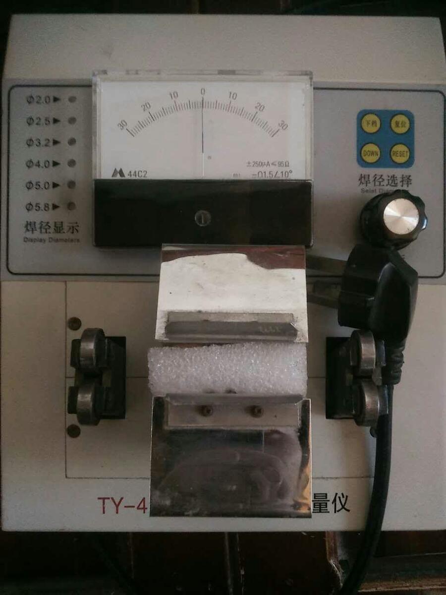 電焊條偏芯測(cè)量?jī)x//電焊條生產(chǎn)線機(jī)械設(shè)備//山東恒戈焊材