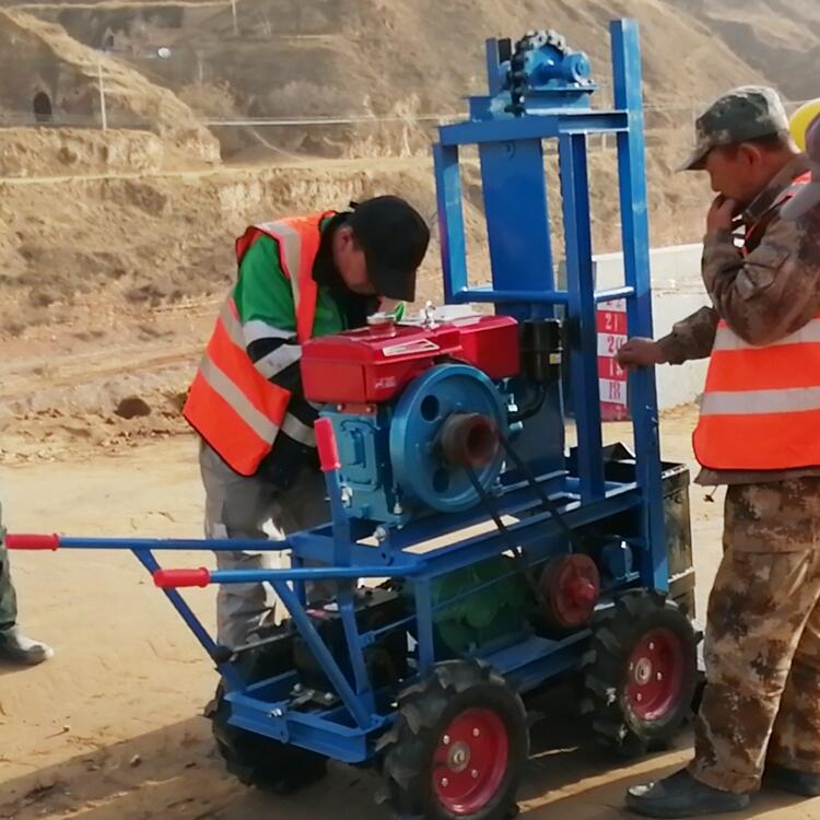 自走式柴油打夯機 四輪自走式柴油夯土機廠家供應(yīng)動能大