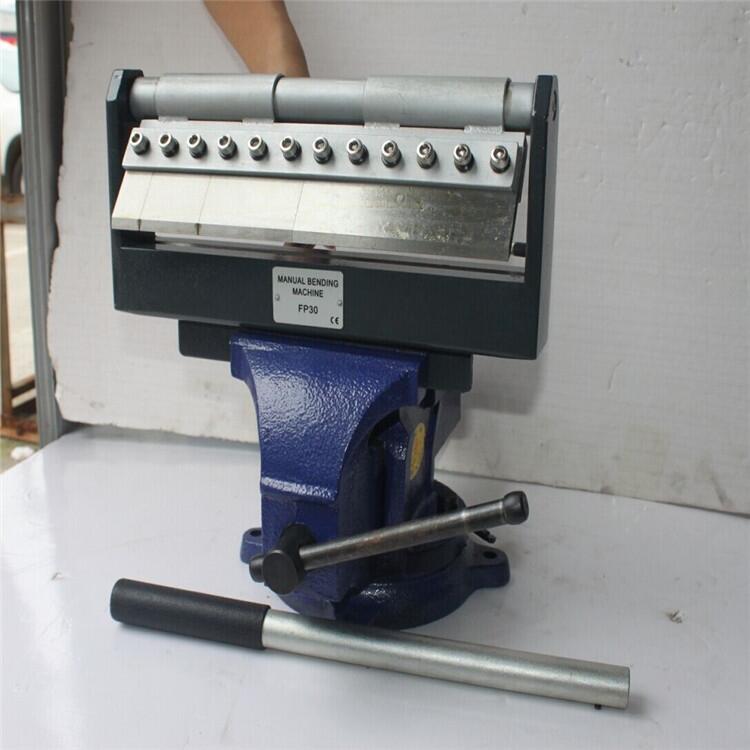 微型折邊機(jī)30公分寬 帶臺(tái)虎鉗的折彎?rùn)C(jī)多少錢(qián)臺(tái)手動(dòng)折邊機(jī)