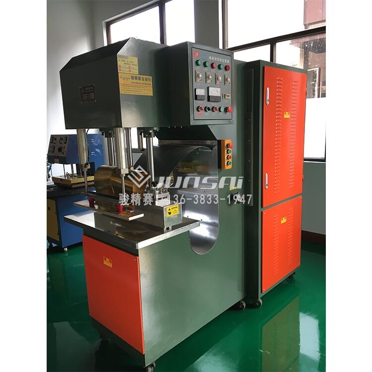 pvc塑料夾網(wǎng)布自動(dòng)熱合機(jī) 重慶篷布焊接機(jī) 垃圾車(chē)環(huán)保頂蓋系統(tǒng)熱合成型