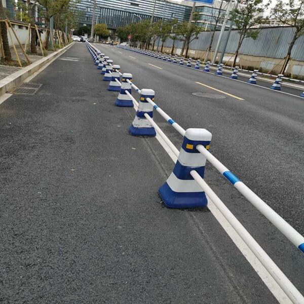 市政道路隔離護欄道路綠化帶圍護欄生產(chǎn)基地
