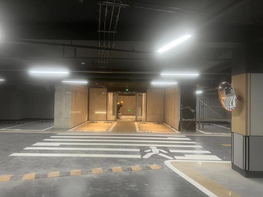 南京目賞地下車庫停車場(chǎng)道路劃線