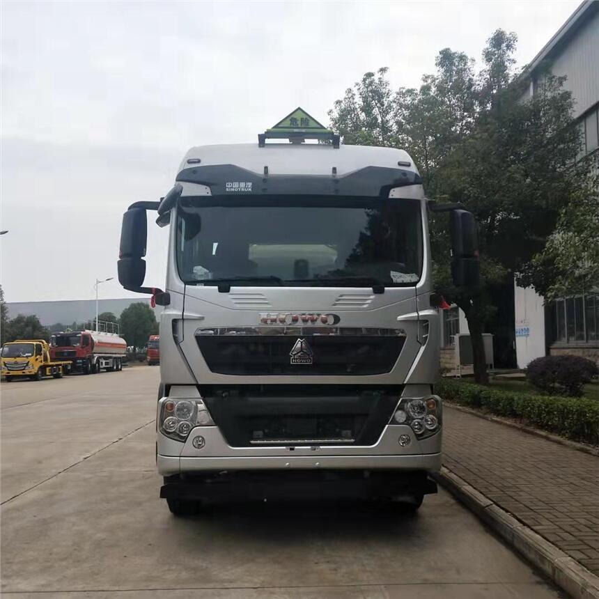 重汽豪沃前四后八柴油車 -26方大型油罐車價格 -油罐車圖片