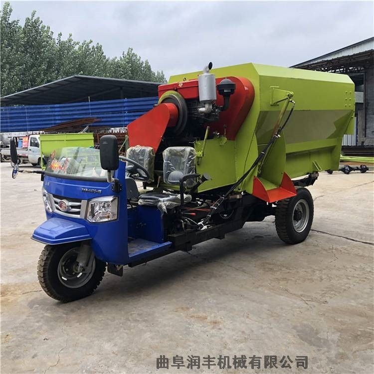 電動靈巧型撒料喂料車 均勻出料的撒料車 肉牛場喂料車圖片