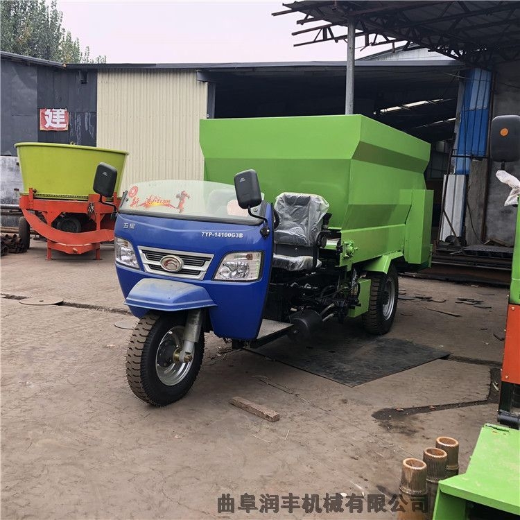 毛驢飼養(yǎng)用喂料車 無噪音電動(dòng)喂料車 大型羊場(chǎng)喂料車