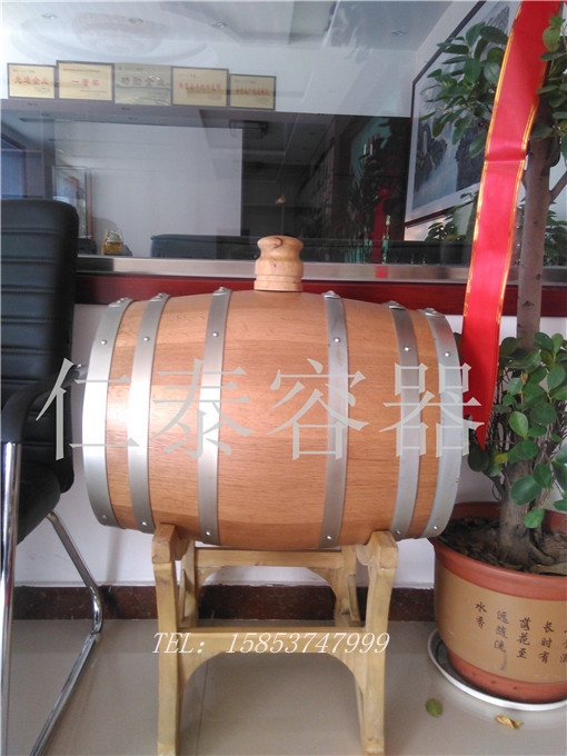 山東曲阜仁泰立式酒容器-不銹鋼內(nèi)膽橡木桶造型美觀