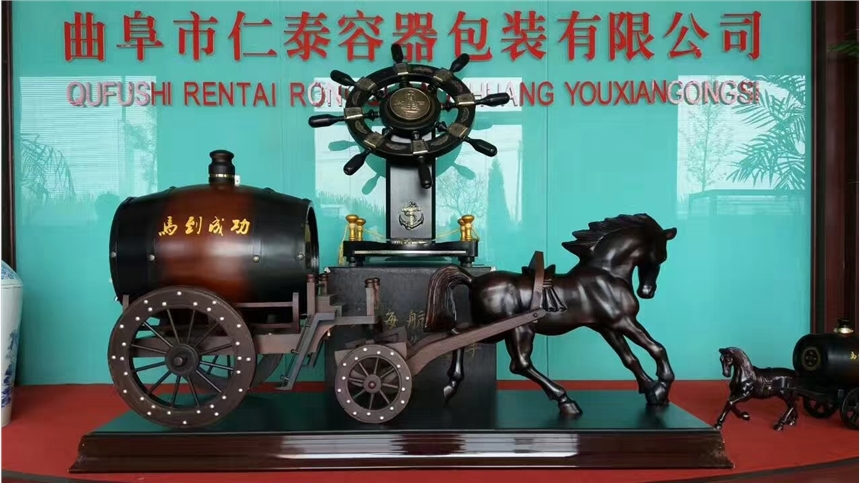 濟(jì)南單馬拉車紅酒桶