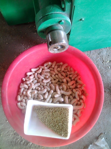 面粉膨化機(jī)大型飼料膨化機(jī) 哪里有賣(mài)