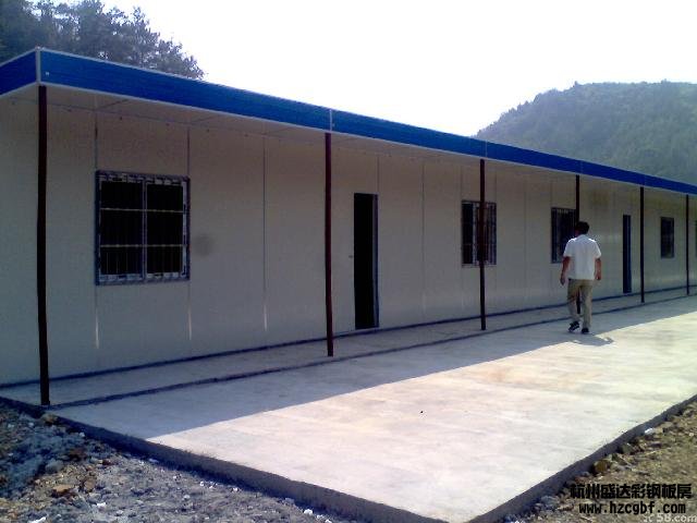 大慶紅崗區(qū)廠家直銷保溫防風(fēng)活動房 定制焊接彩鋼房