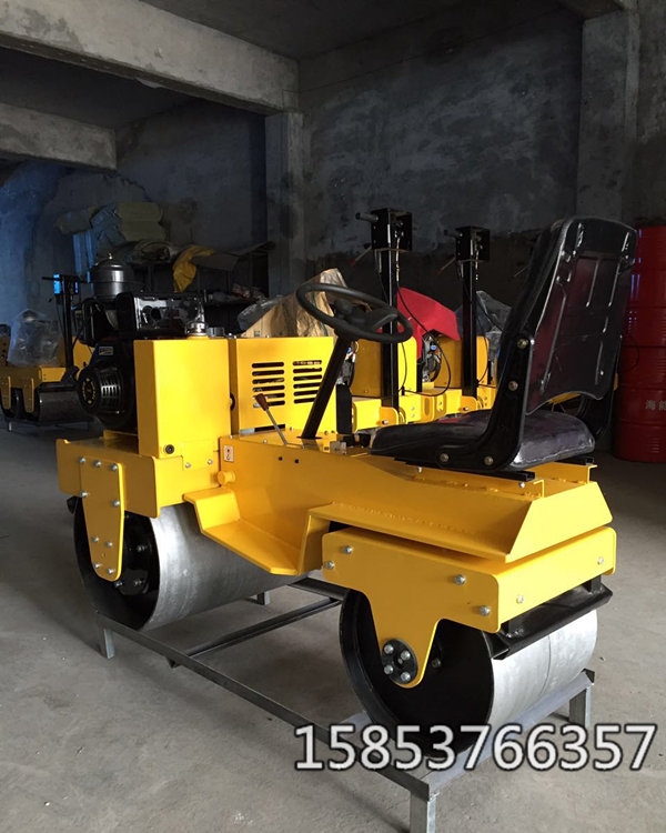 小型座駕式振動(dòng)壓路機(jī)質(zhì)量就是好