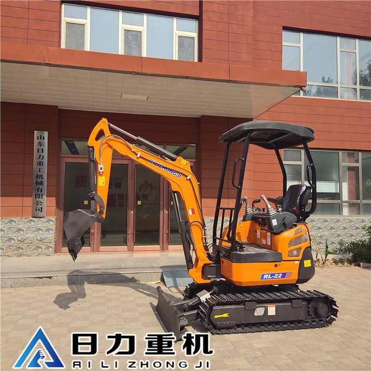原裝進口洋馬發(fā)動機的日力重機微型挖掘機A不二越回轉(zhuǎn)馬達的小型挖土機A履帶式小型挖掘機
