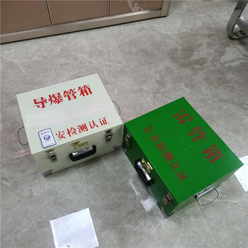河北石家莊礦用防爆箱體便攜式火工品箱民爆危險(xiǎn)品存放箱手提防靜電作業(yè)箱爆破箱