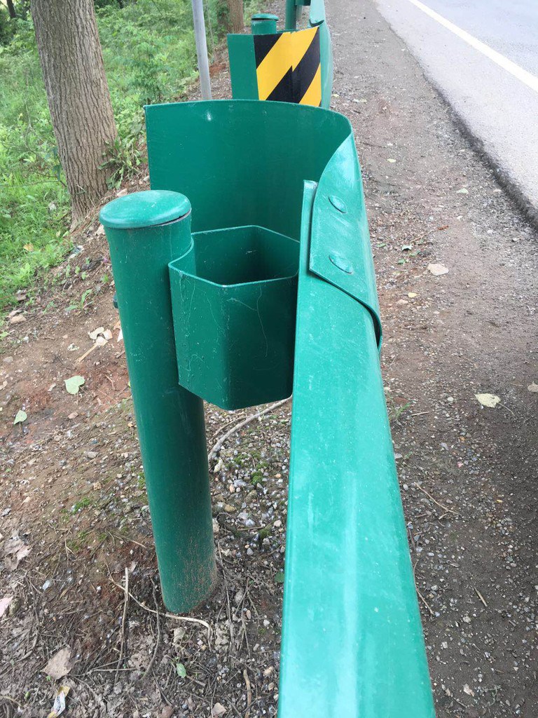 陜西華陰波形護(hù)欄公路護(hù)欄價(jià)格