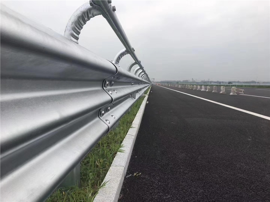 安徽阜陽公路波形護欄波形梁鋼護欄價格