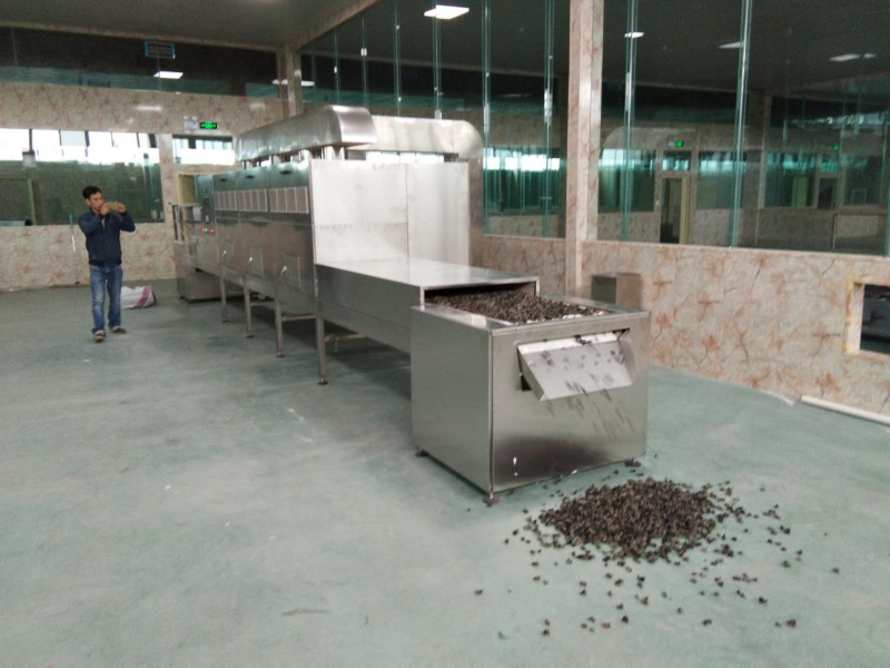 農(nóng)副產(chǎn)品微波烘干殺菌設(shè)備 微波香菇木耳烘干殺菌設(shè)備
