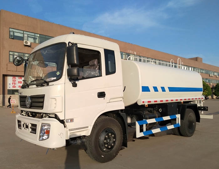 東風(fēng)12方越野灑水車(chē)