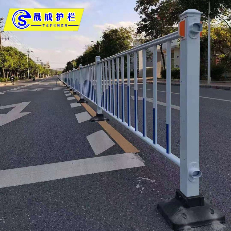 佛山馬路隔離護(hù)欄 高明人行道圍欄 廠家直銷(xiāo)鋅鋼護(hù)欄