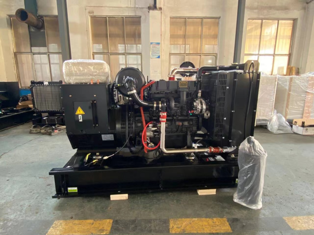 KH－40GF柴油發(fā)電機(jī)40KW康明斯動(dòng)力4BTA3.9-G2大型發(fā)電機(jī)組