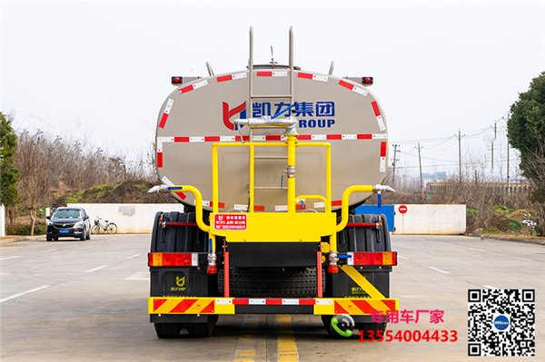東風(fēng)灑水車(chē)噴粉工藝經(jīng)久耐用氣動(dòng)開(kāi)關(guān)操作簡(jiǎn)單的特點(diǎn)_水罐車(chē)推薦車(chē)型